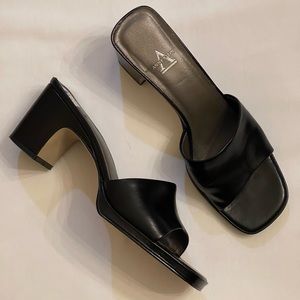 Vintage Anne Klein black chunky heel